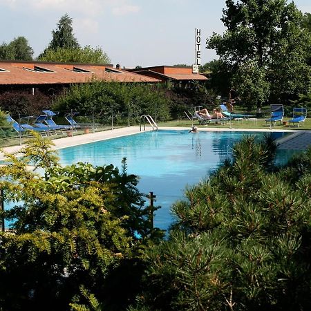 Golf Hotel Лаїнате Екстер'єр фото