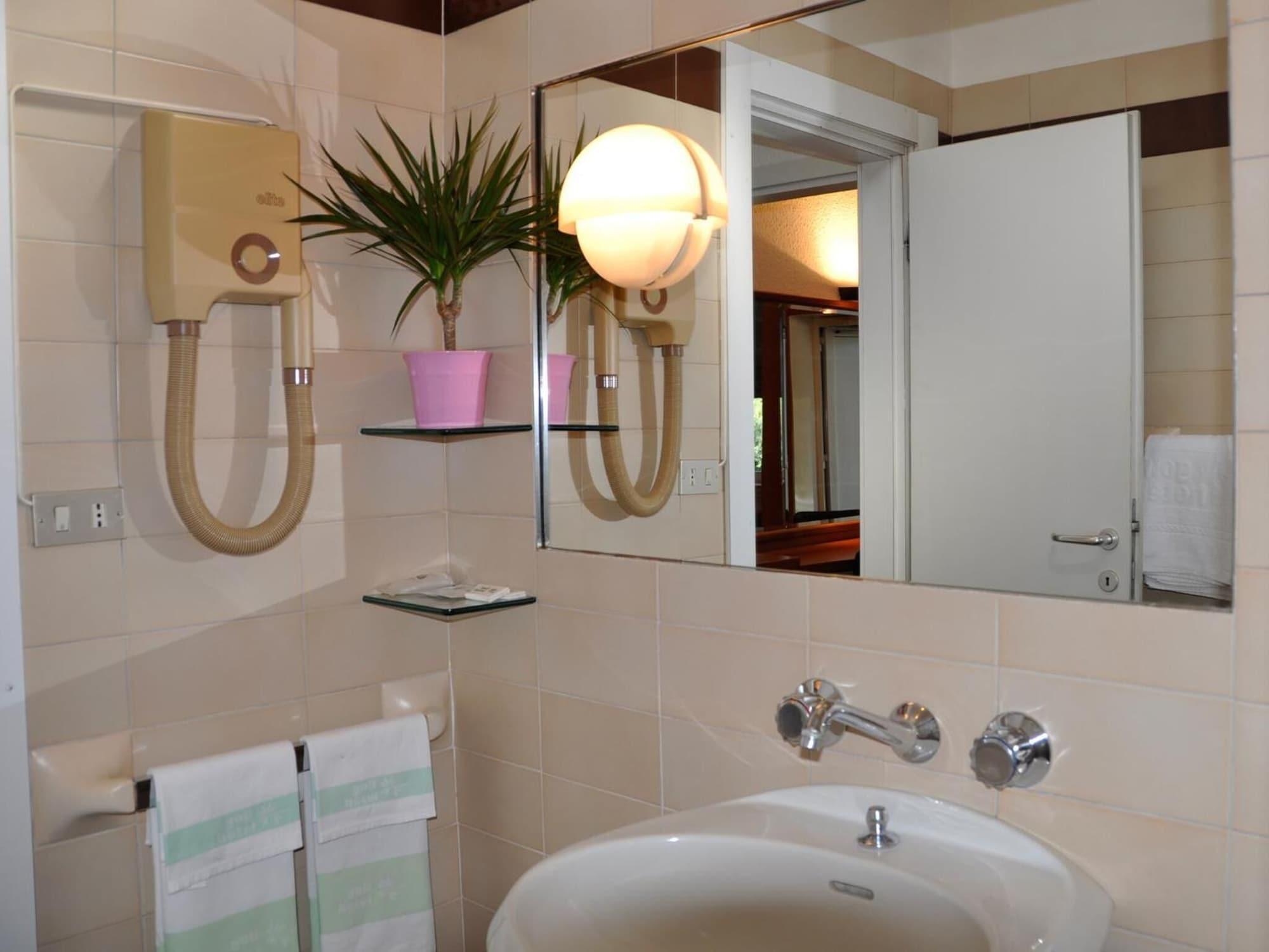 Golf Hotel Лаїнате Екстер'єр фото