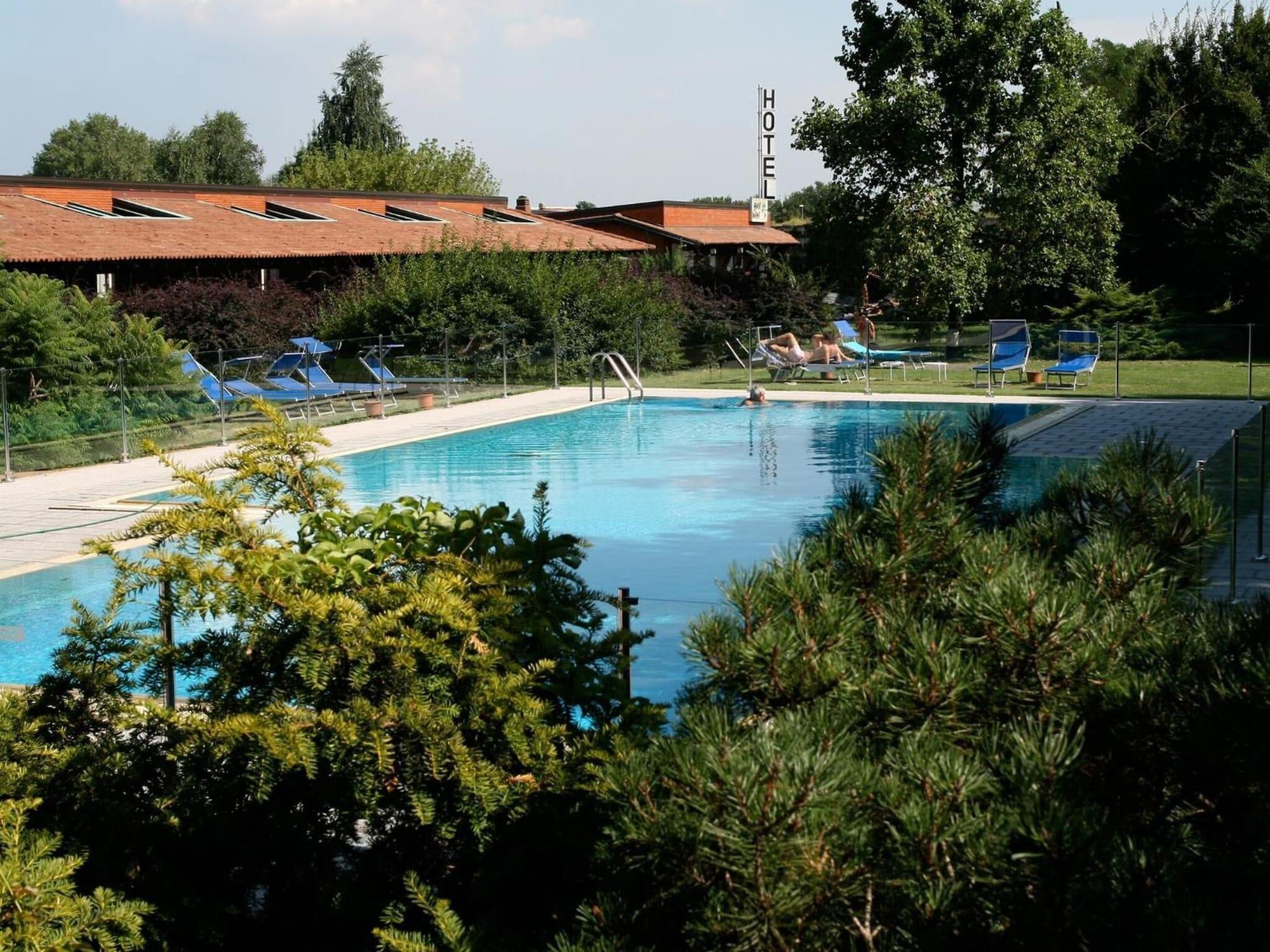 Golf Hotel Лаїнате Екстер'єр фото