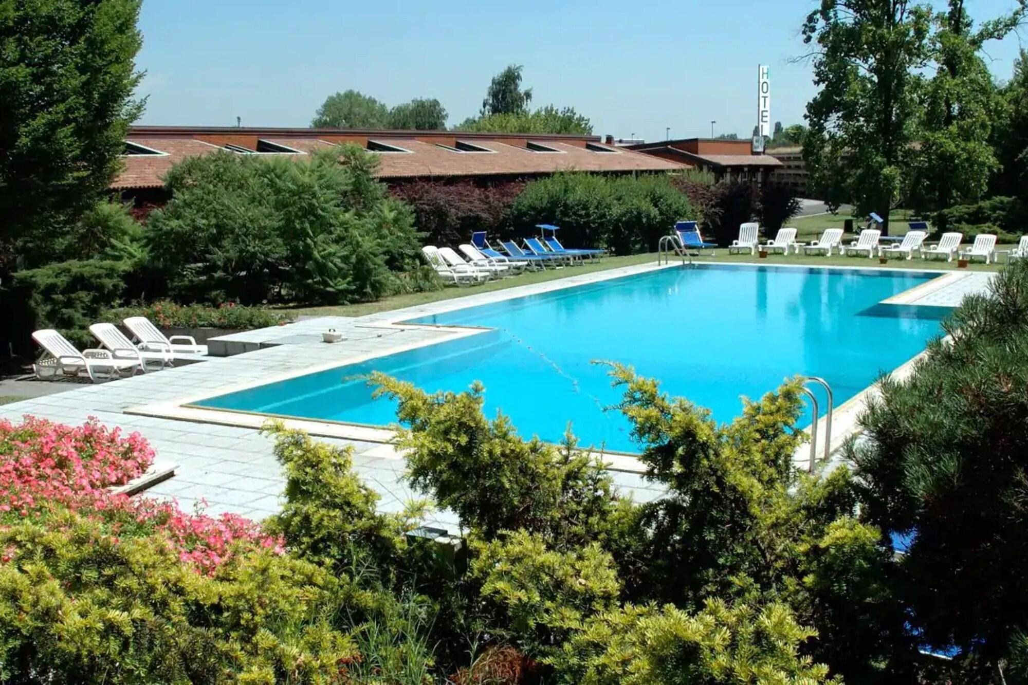 Golf Hotel Лаїнате Екстер'єр фото