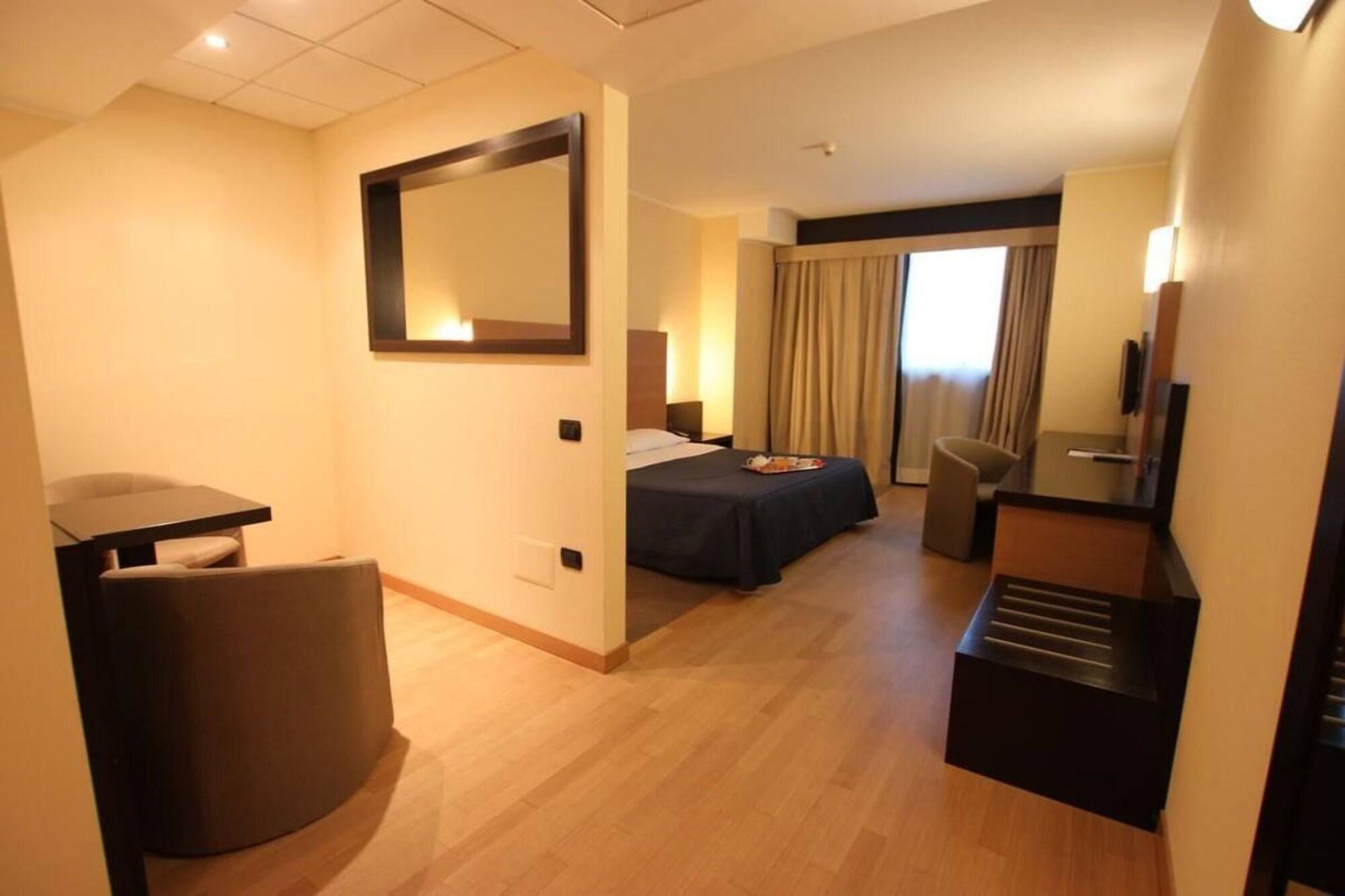 Golf Hotel Лаїнате Екстер'єр фото