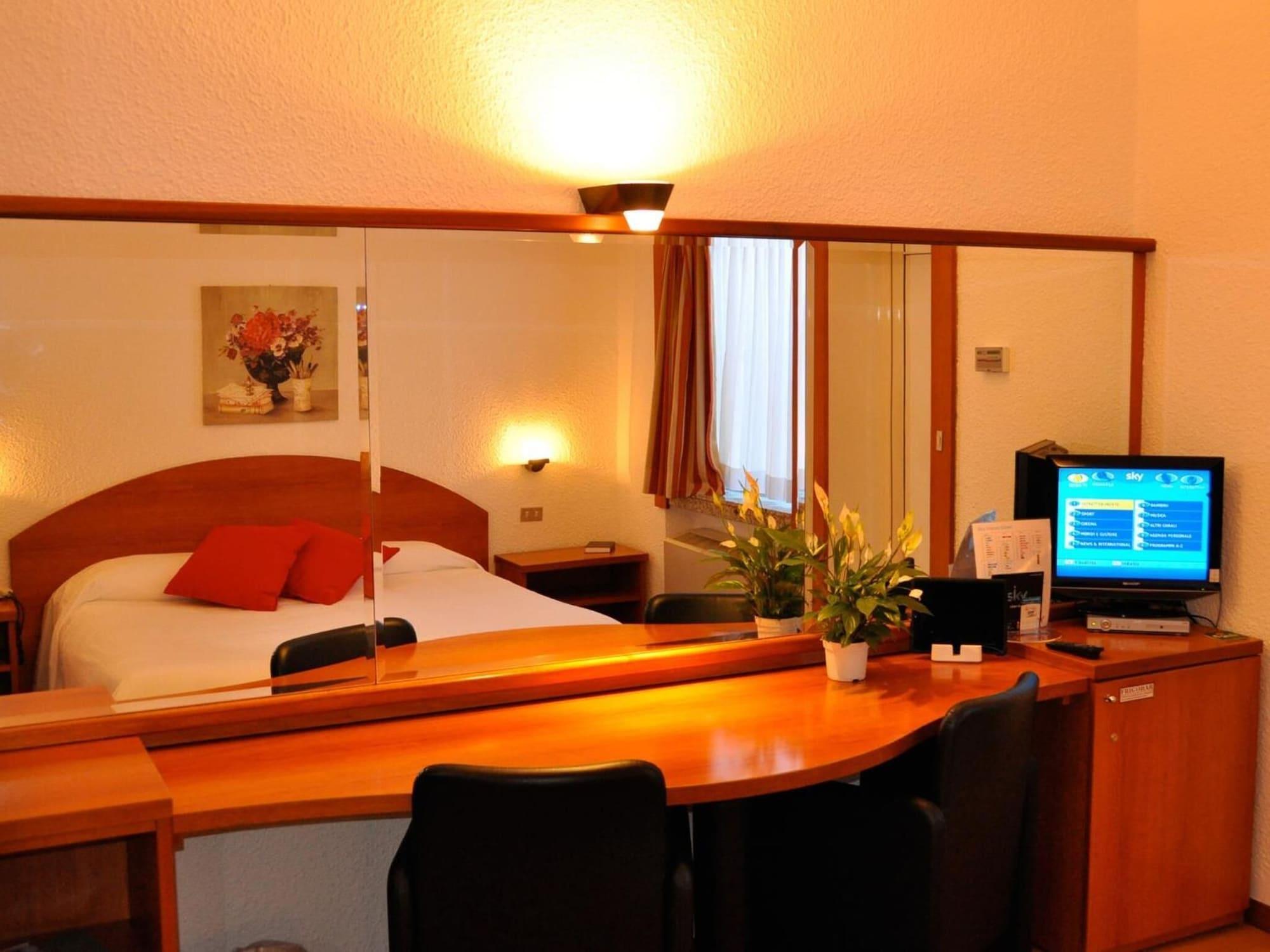Golf Hotel Лаїнате Екстер'єр фото