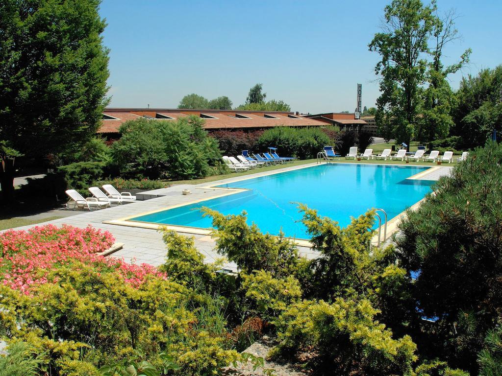 Golf Hotel Лаїнате Екстер'єр фото