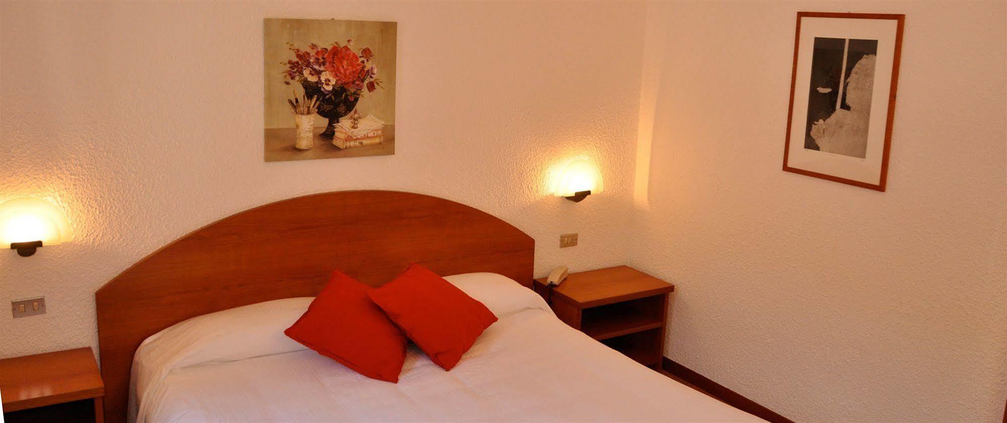 Golf Hotel Лаїнате Екстер'єр фото
